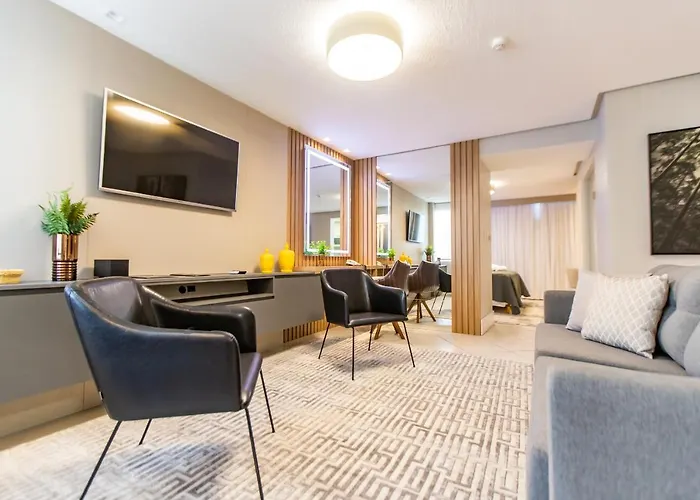 Delupo Hotel - Livin Studios